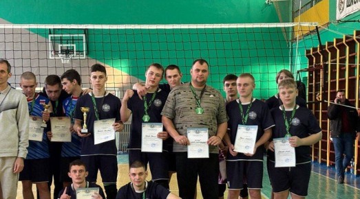 Токмакские волейболисты заняли второе место на соревнованиях в Приморске