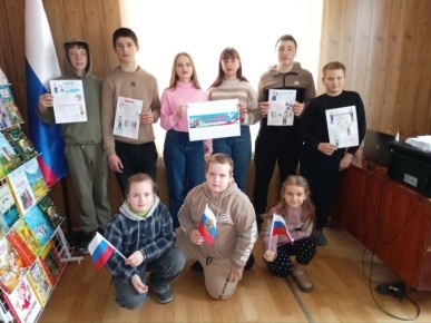 В Таврийском СДК совместно с Таврийской сельской библиотекой прошел информационный час «Я — молодой избиратель»