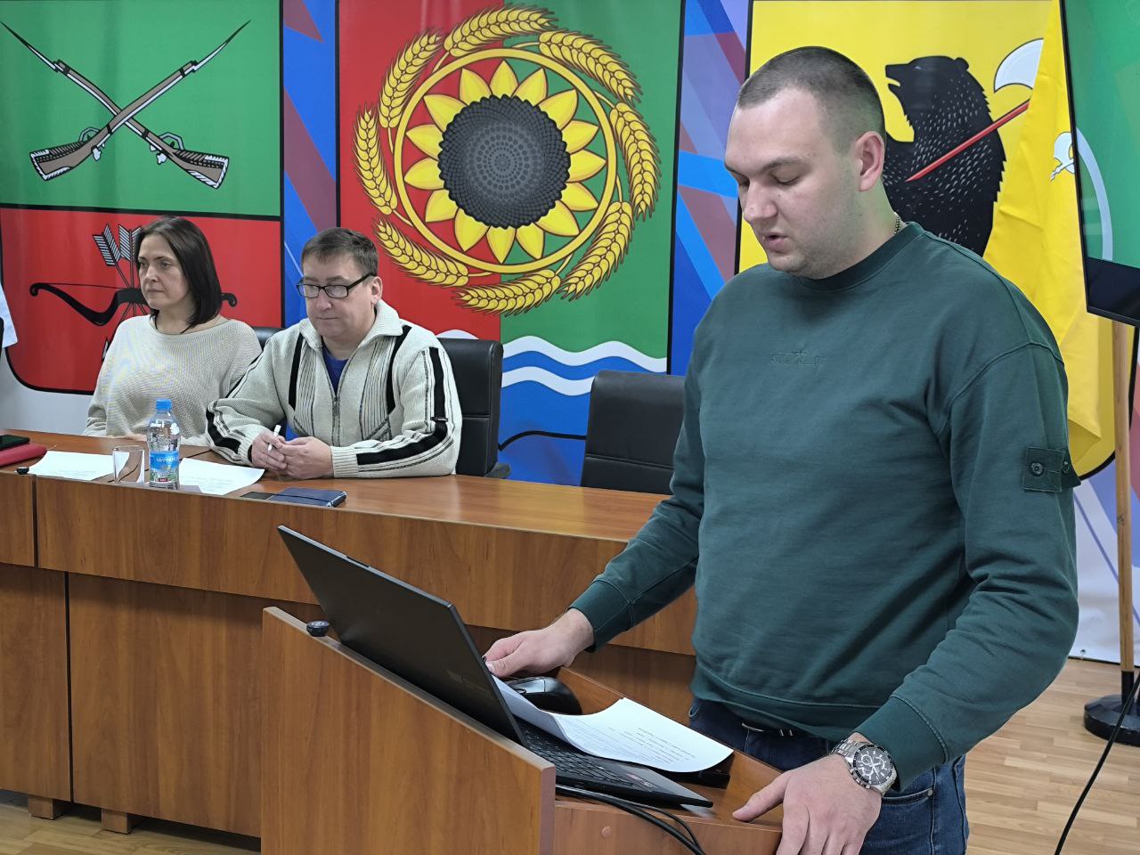 Глава Акимовского муниципального округа Александр Трудоношин провёл расширенное совещание с аппаратом, Советом депутатов, шеф-регионом, начальниками теротделов, руководителями служб и ведомств Глава Акимовского муниципального округа Александр Трудоношин провёл расширенное совещание с аппаратом, Советом депутатов, шеф-регионом, начальниками теротделов, руководителями служб и ведомств