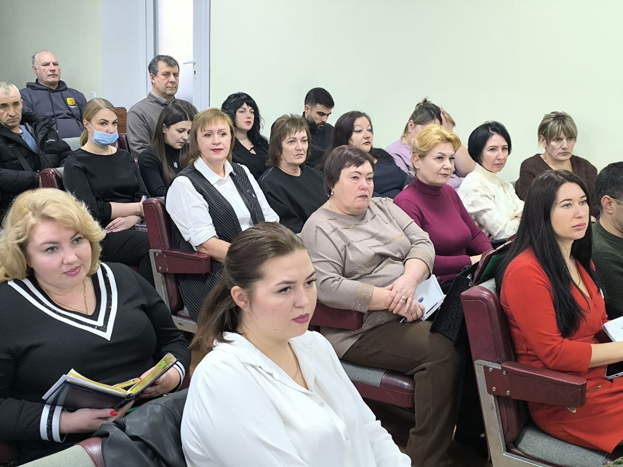 Глава Акимовского муниципального округа Александр Трудоношин провёл расширенное совещание с аппаратом, Советом депутатов, шеф-регионом, начальниками теротделов, руководителями служб и ведомств Глава Акимовского муниципального округа Александр Трудоношин провёл расширенное совещание с аппаратом, Советом депутатов, шеф-регионом, начальниками теротделов, руководителями служб и ведомств