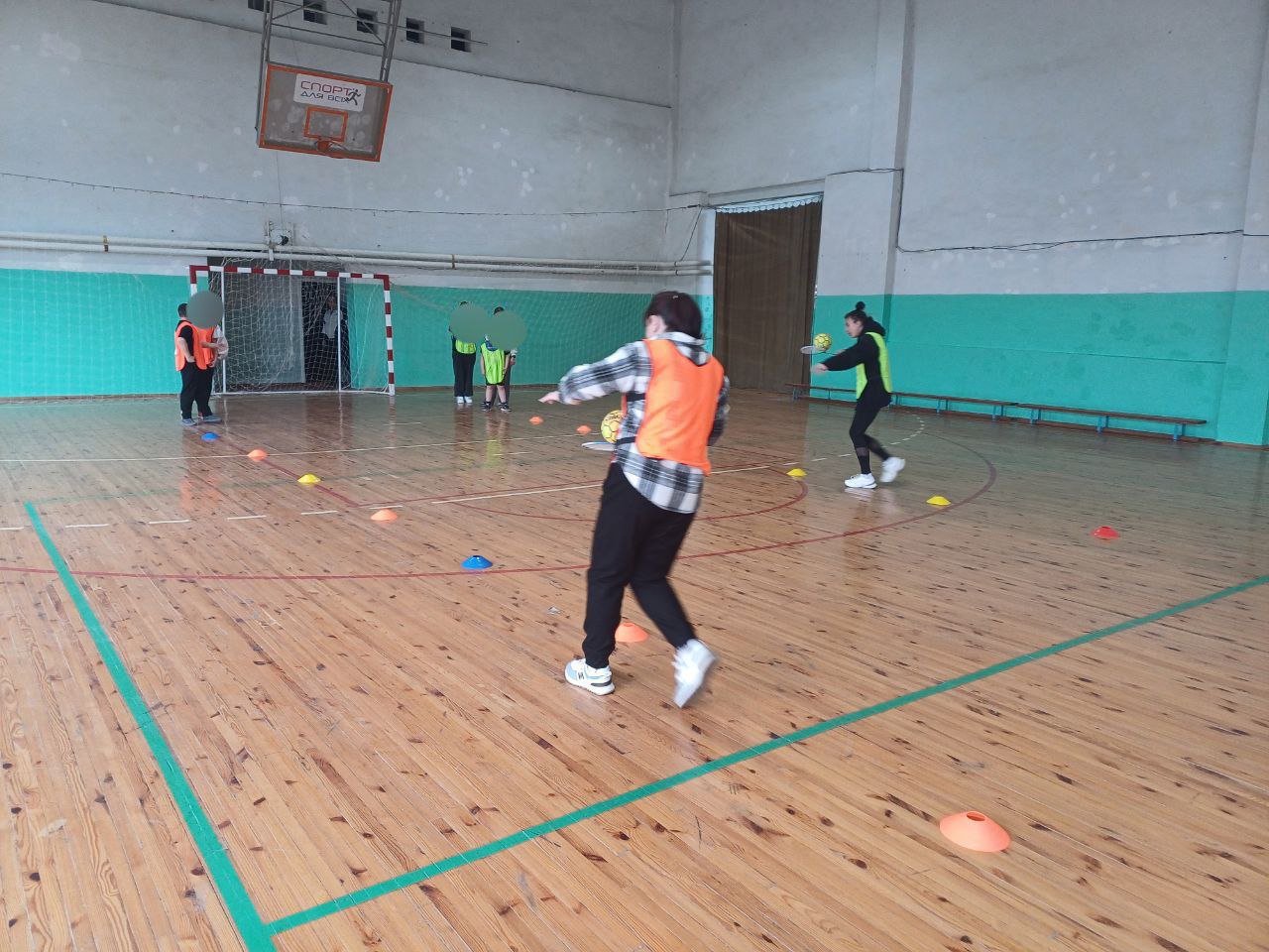 Эстафеты к 8 Марта в нашем Спортивном центре! Эстафеты к 8 Марта в нашем Спортивном центре!