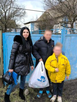 Сотрудники Администрации Михайловского округа передали благотворительную помощь детям