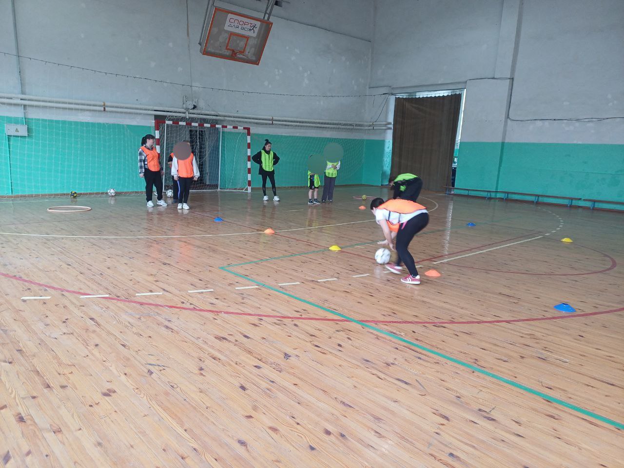 Эстафеты к 8 Марта в нашем Спортивном центре! Эстафеты к 8 Марта в нашем Спортивном центре!