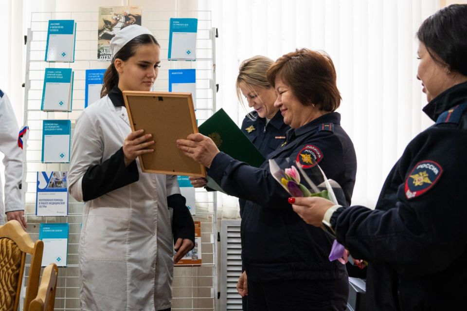 В Мелитополе сотрудники МСЧ МВД России по Запорожской области провели профориентационную встречу со студентами медицинского колледжа