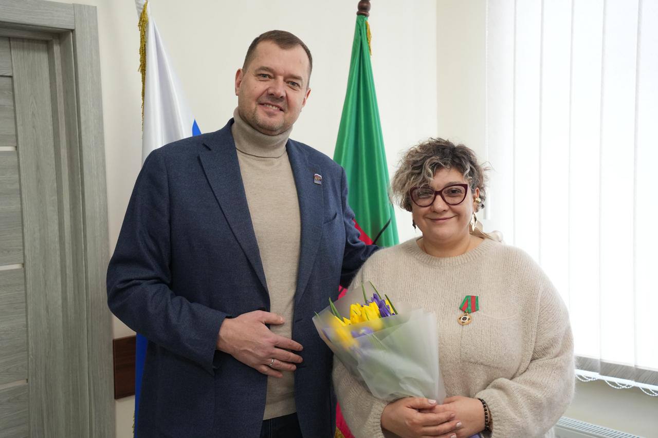 Евгений Балицкий: Накануне прекрасного весеннего праздника 8 Марта встретился с женщинами, которые возглавляют министерства нашего региона, — министром культуры Светланой Геннадьевной Назиной и исполняющей обязанности... Евгений Балицкий: Накануне прекрасного весеннего праздника 8 Марта встретился с женщинами, которые возглавляют министерства нашего региона, — министром культуры Светланой Геннадьевной Назиной и исполняющей обязанности...