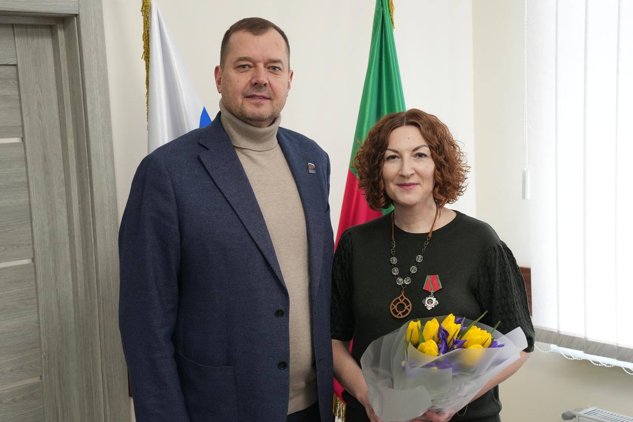 Евгений Балицкий: Накануне прекрасного весеннего праздника 8 Марта встретился с женщинами, которые возглавляют министерства нашего региона, — министром культуры Светланой Геннадьевной Назиной и исполняющей обязанности...