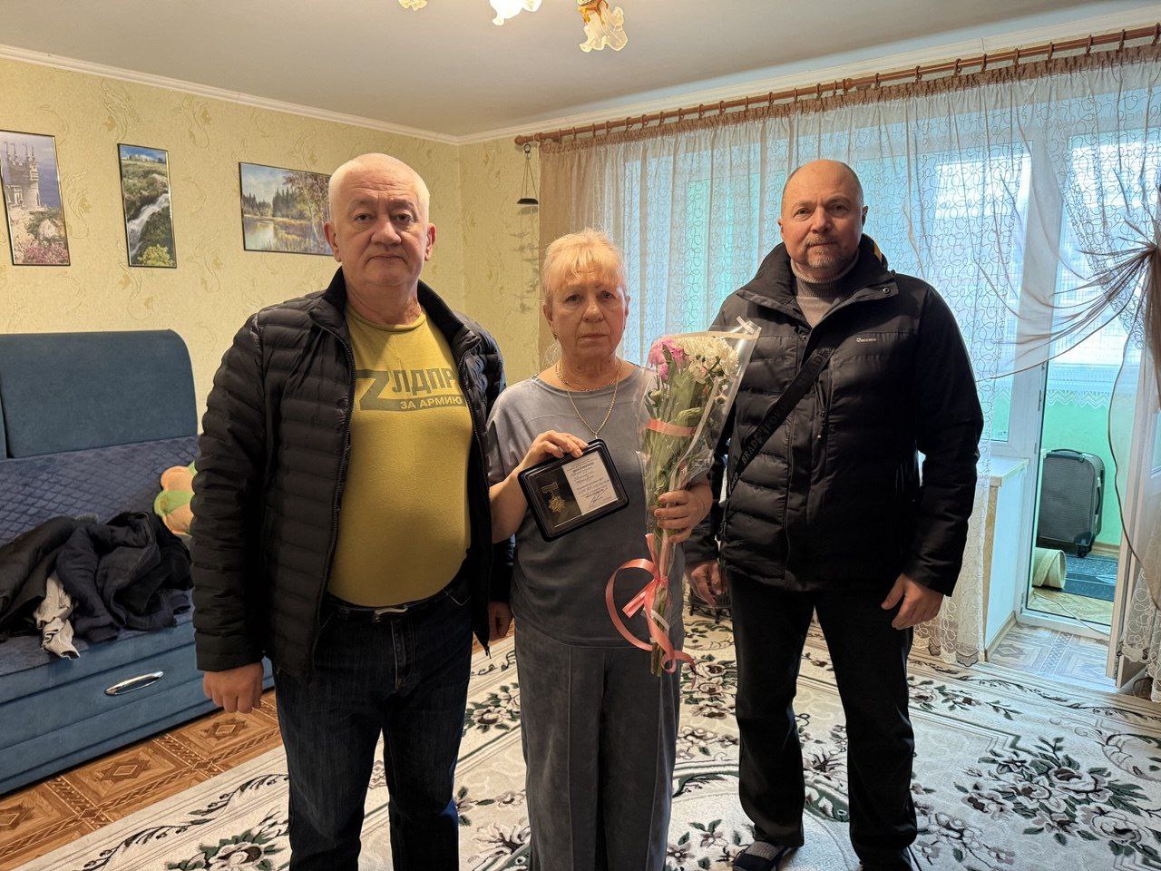 В прекрасный весенний праздник - Международный женский день - по поручению главы политической партии ЛДПР Леонида Эдуардовича Слуцкого посетил маму героя Специальной военной операции, жительницу Приморска Светлану Юрьевну... В прекрасный весенний праздник - Международный женский день - по поручению главы политической партии ЛДПР Леонида Эдуардовича Слуцкого посетил маму героя Специальной военной операции, жительницу Приморска Светлану Юрьевну...