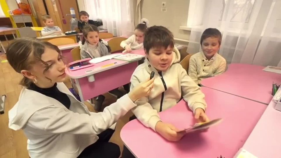 Дорогие мамы и бабушки! принимайте поздравления!