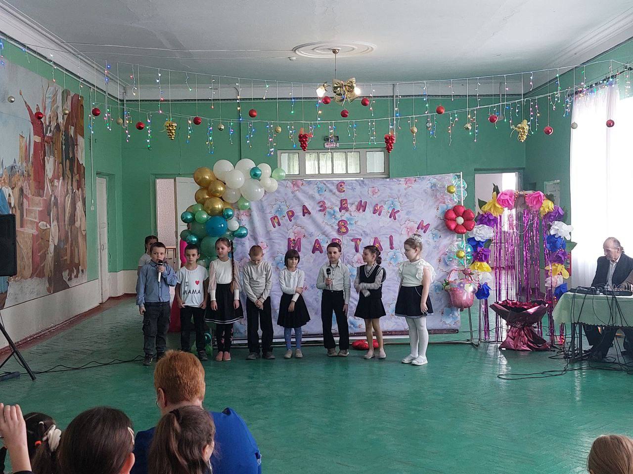 В ГБУ ОО ЗО «Переможненская СОШ №34» прошло праздничное мероприятие «Женский праздник- значит весна» и после него хочется сказать спасибо прекрасной половине человечества за доброту, терпение и любовь, которые согревают нас... В ГБУ ОО ЗО «Переможненская СОШ №34» прошло праздничное мероприятие «Женский праздник- значит весна» и после него хочется сказать спасибо прекрасной половине человечества за доброту, терпение и любовь, которые согревают нас...