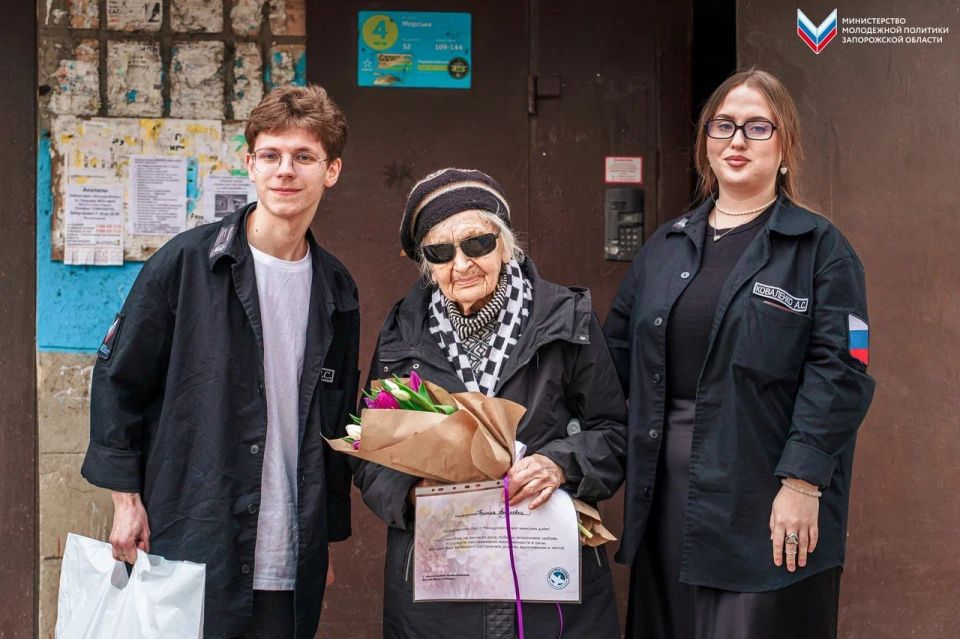 Госслужащие поздравили ветерана культуры Галину Андреевну Машкову