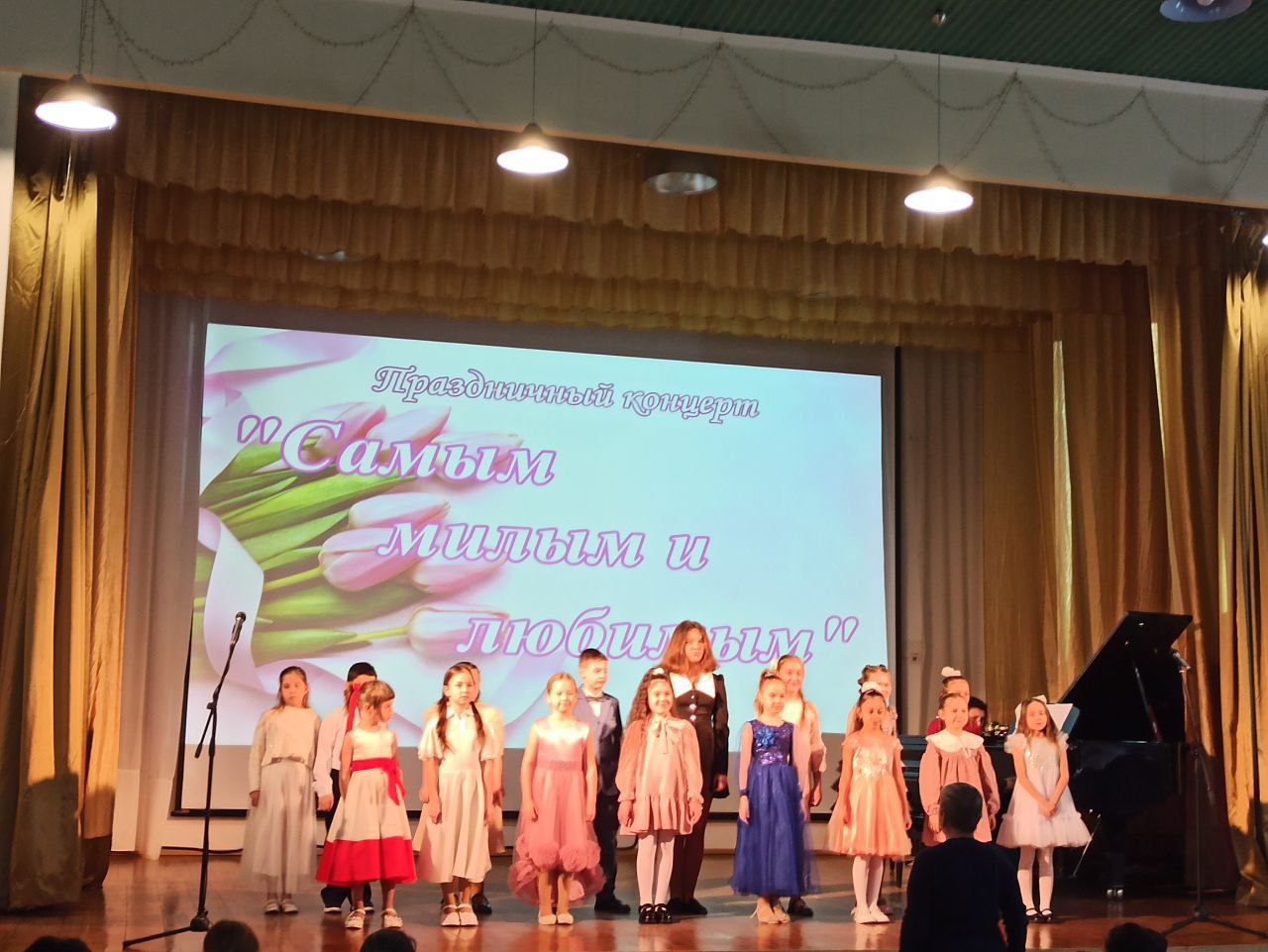 Весна пришла, а с ней и самый нежный, самый любимый праздник! Весна пришла, а с ней и самый нежный, самый любимый праздник!