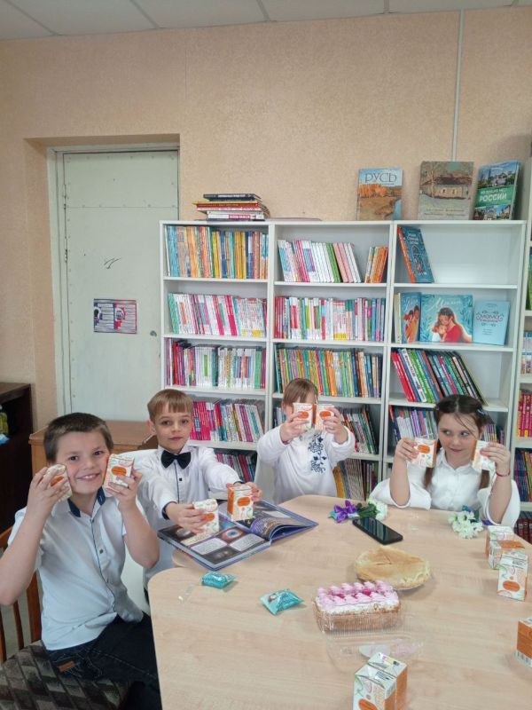 Степановская Первая библиотека совместно с Степановским Первым СДК поздравили всех девочек, девушек и женщин с Днем весны 8 Марта