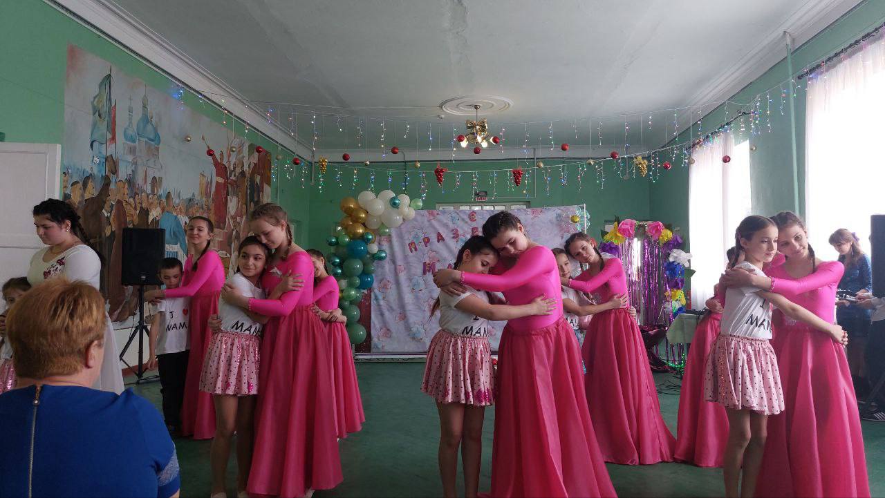 В ГБУ ОО ЗО «Переможненская СОШ №34» прошло праздничное мероприятие «Женский праздник- значит весна» и после него хочется сказать спасибо прекрасной половине человечества за доброту, терпение и любовь, которые согревают нас... В ГБУ ОО ЗО «Переможненская СОШ №34» прошло праздничное мероприятие «Женский праздник- значит весна» и после него хочется сказать спасибо прекрасной половине человечества за доброту, терпение и любовь, которые согревают нас...