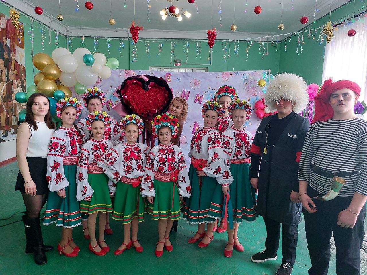 В ГБУ ОО ЗО «Переможненская СОШ №34» прошло праздничное мероприятие «Женский праздник- значит весна» и после него хочется сказать спасибо прекрасной половине человечества за доброту, терпение и любовь, которые согревают нас...