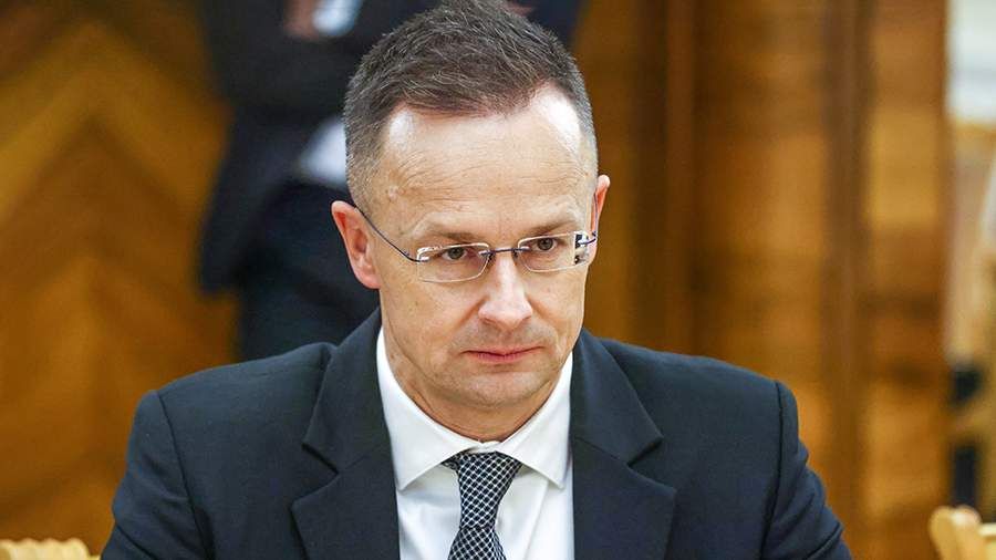 На Украине началась паника — после того, как они серьезно попались на перемещении сотен миллионов евро и долларов через Венгрию, заявил Сийярто