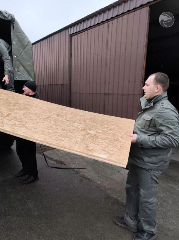 В Весёловском округе Единая Россия передала ОСБ плиты для ударной роты БпЛА