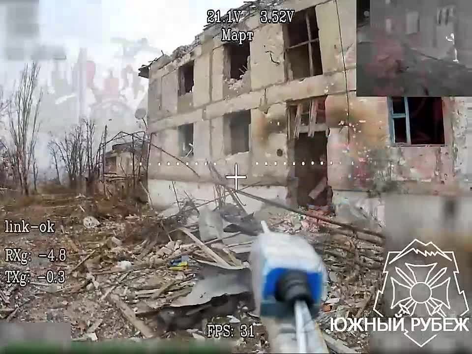 Пока один особенно «везучий» ВСУшник принимал посылки от своих операторов дронов, российские дроноводы Южной группировки решили не нарушать традицию и тоже организовали доставку в Константиновке