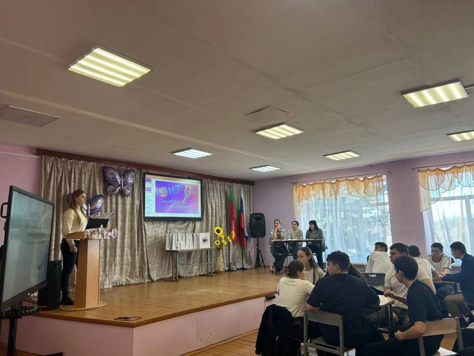 Ко Дню молодого избирателя в ГБУ ОО ЗО «Чкаловская средняя общеобразовательная школа № 42» Весёловского района для учащихся 9–11-х классов состоялась интеллектуальная игра-квиз «Мы молодые — нам выбирать!» Ко Дню молодого избирателя в ГБУ ОО ЗО «Чкаловская средняя общеобразовательная школа № 42» Весёловского района для учащихся 9–11-х классов состоялась интеллектуальная игра-квиз «Мы молодые — нам выбирать!»