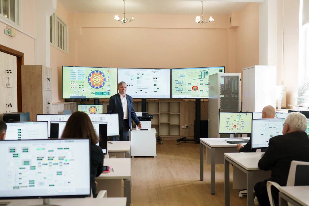 ЗАЭС: В СевГУ запустили тренажёр реактора ВВЭР-1000 для подготовки специалистов Запорожской АЭС ЗАЭС: В СевГУ запустили тренажёр реактора ВВЭР-1000 для подготовки специалистов Запорожской АЭС