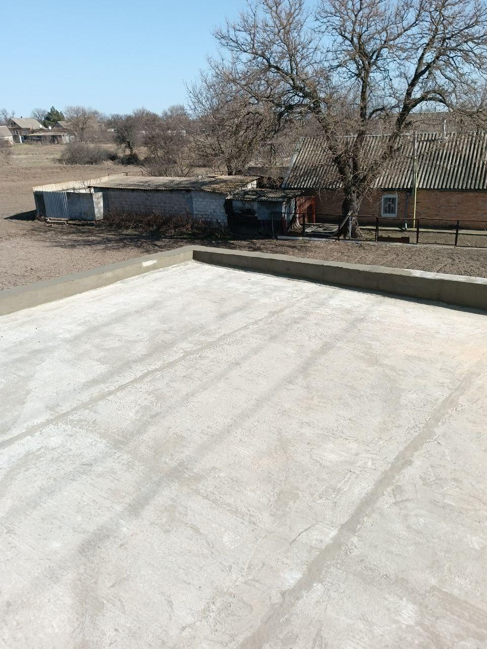 На здании КНС в селе Чапаевка Пологовского МО приступили к ремонту крыши На здании КНС в селе Чапаевка Пологовского МО приступили к ремонту крыши