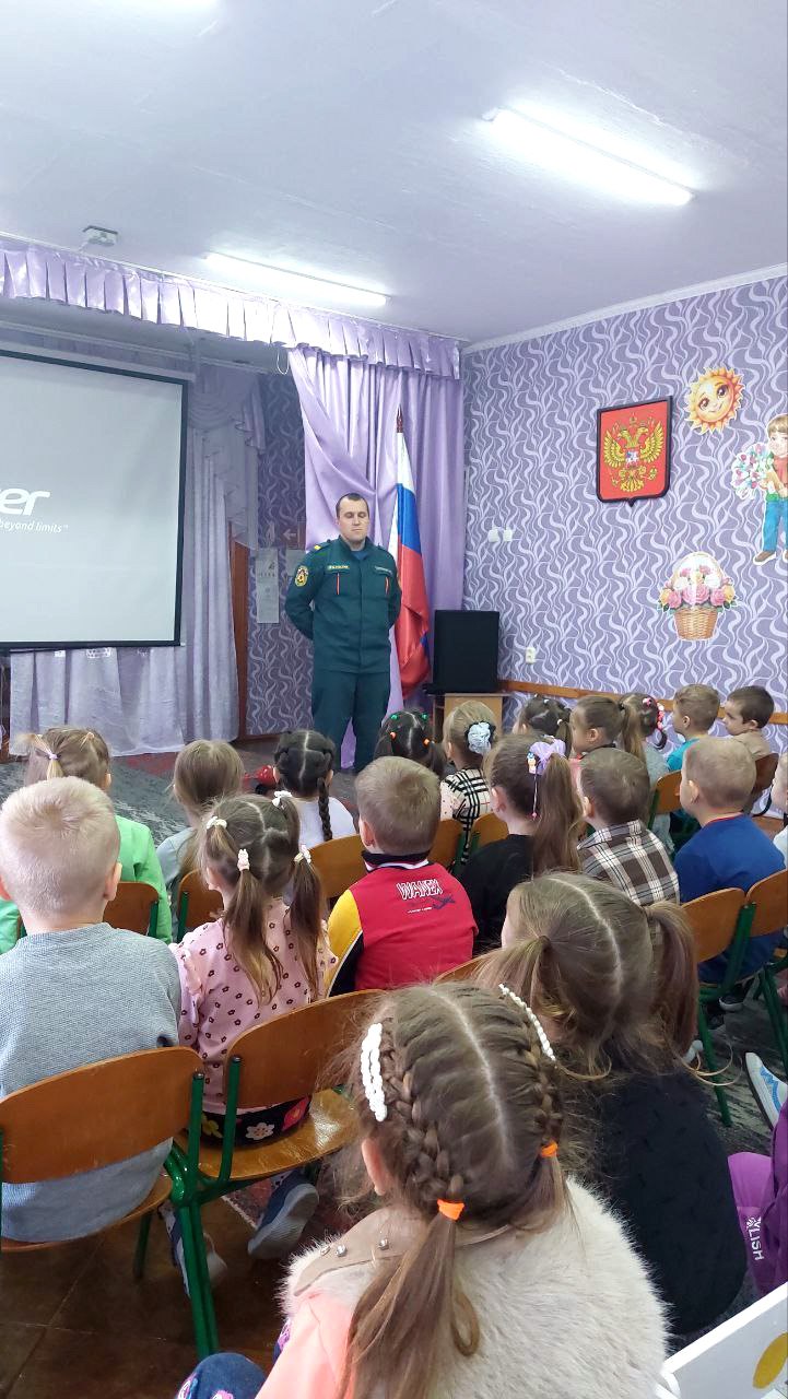 Сотрудники МЧС провели урок безопасности для дошкольников
