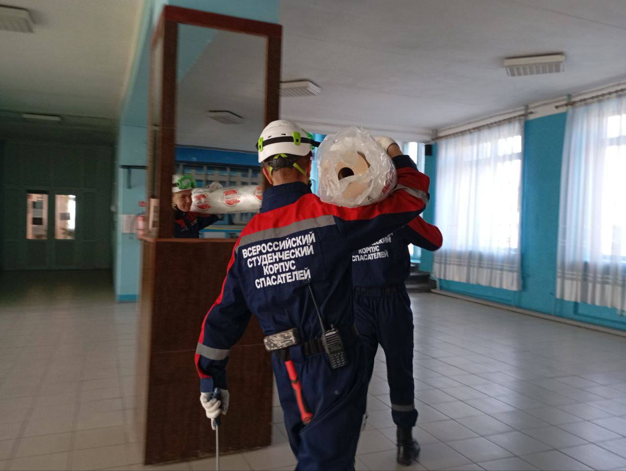 Студенты-спасатели ВСКС ликвидируют последствия обстрелов в Бердянске и Приморске Студенты-спасатели ВСКС ликвидируют последствия обстрелов в Бердянске и Приморске