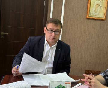 Александр Трудоношин: Провел рабочее совещание с участием заместителей, начальников отделов и Советом депутатов