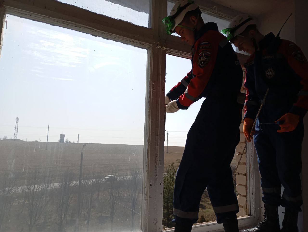 Студенты-спасатели ВСКС ликвидируют последствия обстрелов в Бердянске и Приморске Студенты-спасатели ВСКС ликвидируют последствия обстрелов в Бердянске и Приморске