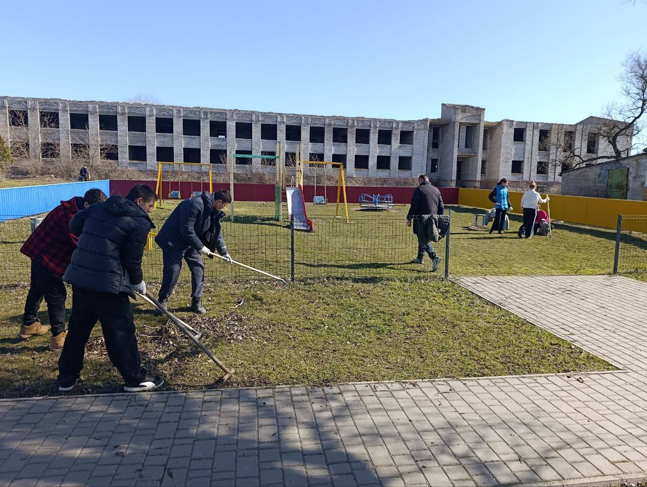 Акция «Мы за чистоту». Учащиеся Троянской средней общеобразовательной школы Бердянского района приняли участие в масштабных весенних субботниках в рамках экологической акции «Мы за чистоту» Акция «Мы за чистоту». Учащиеся Троянской средней общеобразовательной школы Бердянского района приняли участие в масштабных весенних субботниках в рамках экологической акции «Мы за чистоту»