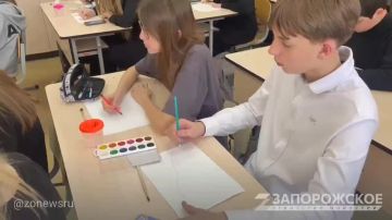 Мастер-класс по живописи ко Дню воссоединения Крыма с Россией прошел в Мелитополе