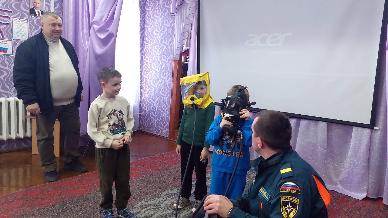 Сотрудники МЧС провели урок безопасности для дошкольников Сотрудники МЧС провели урок безопасности для дошкольников