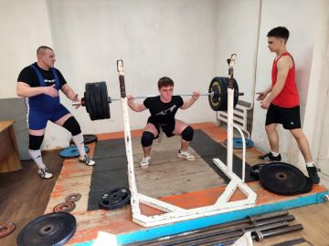 В Михайловке прошли соревнования по пауэрлифтингу памяти героя-афганца Виктора Гнедого