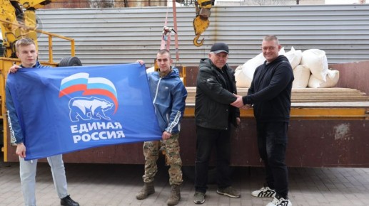 В Мелитополе член партии Единая Россия передал стройматериалы и муку для храма в рамках гуманитарной миссии