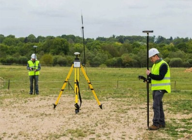 Уважаемые жители округа!. В период с 23.03.2026 г по 30.09.2026 на территории Акимовского муниципального округа планируется выполнение полевых геодезических работ специалистами Филиала ППК «РОСКАДАСТР» «АЭРОГЕОДЕЗИЯ»