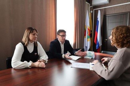 Глава Акимовского округа Александр Трудоношин совместно с первым заместителем Оксаной Навроцкой провел рабочую встречу с Министром культуры Светланой Назиной