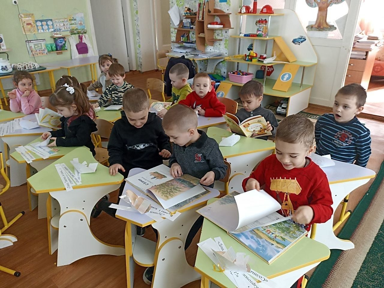 Викторина «Знатоки поэзии» в Ботиевском Детском саду «Солнышко» Викторина «Знатоки поэзии» в Ботиевском Детском саду «Солнышко»