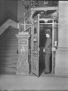 Профессия лифтёра появилась в середине XIX века