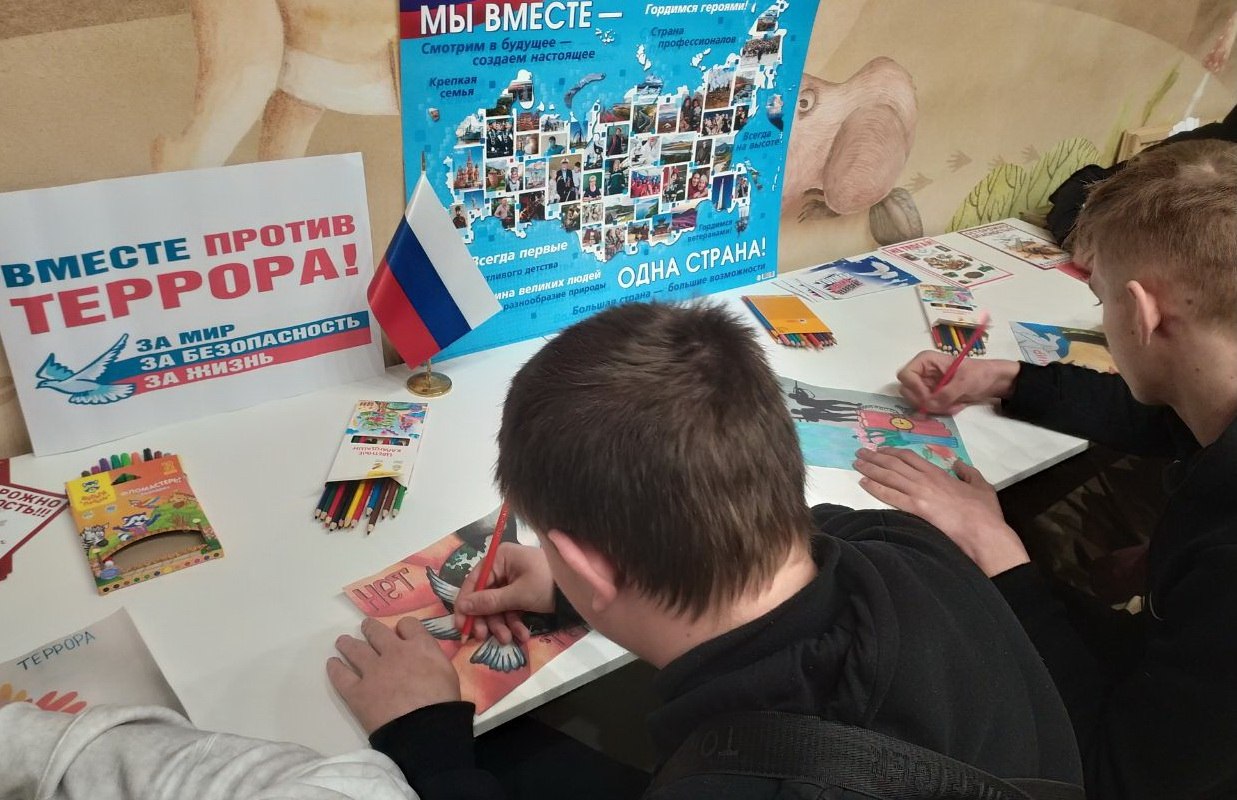 «Мир без террора». В краеведческом музее для учащихся Молочанского многопрофильного центра ПТО провели тематическое мероприятие по антитеррористической безопасности «Мир без террора». В краеведческом музее для учащихся Молочанского многопрофильного центра ПТО провели тематическое мероприятие по антитеррористической безопасности