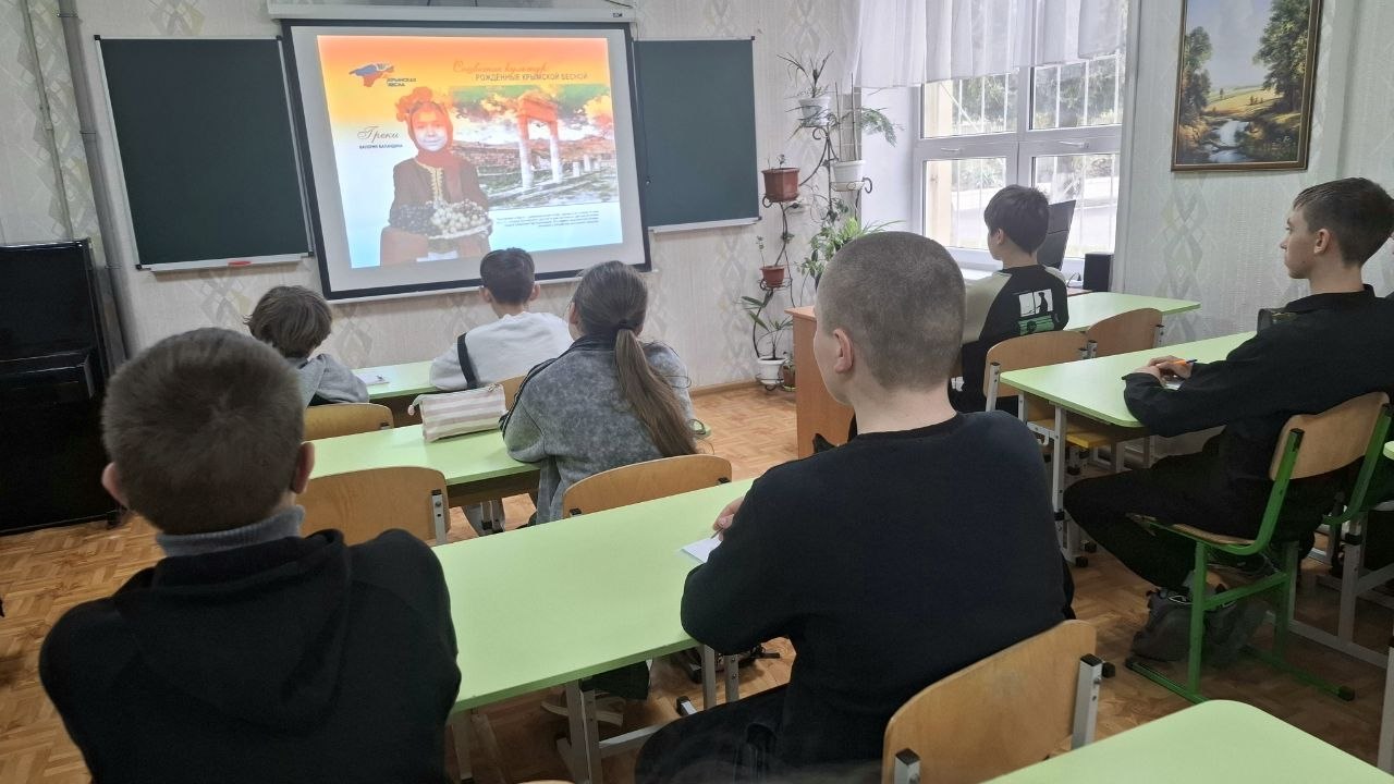 В Днепрорудненской общеобразовательной школе №1 «София» проведён исторический час: на тему «Крым под солнцем России» В Днепрорудненской общеобразовательной школе №1 «София» проведён исторический час: на тему «Крым под солнцем России»