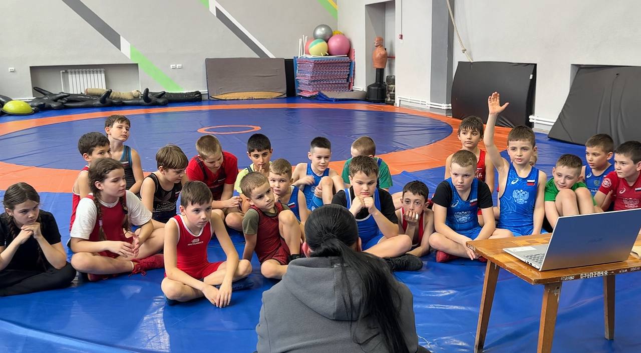 18 марта прошла лекция организованная отделом спорта и физической культуры совместно с УФСИН на базе Спортивной школы №1 на тему «Антитеррор: как распознать угрозу и сохранить жизнь»