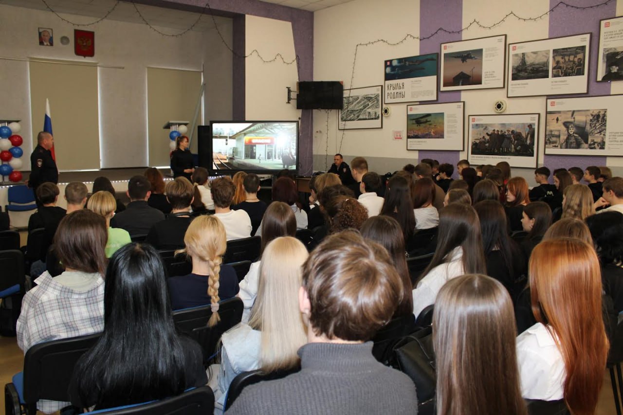 Транспортные полицейские Запорожской области обучают школьников безопасному поведению на железной дороге Транспортные полицейские Запорожской области обучают школьников безопасному поведению на железной дороге