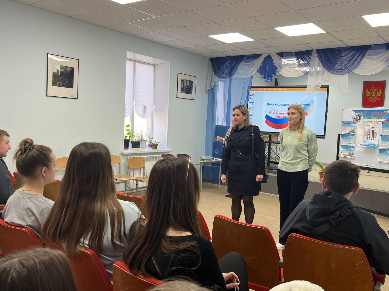 Транспортные полицейские Запорожской области обучают школьников безопасному поведению на железной дороге Транспортные полицейские Запорожской области обучают школьников безопасному поведению на железной дороге