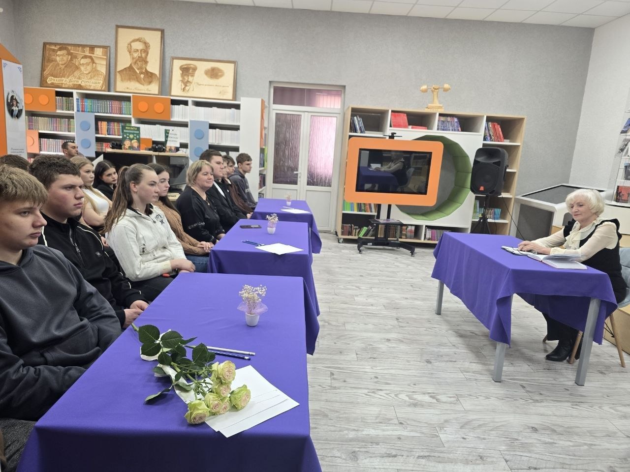 День поэзии в библиотеке: встреча с поэтом День поэзии в библиотеке: встреча с поэтом