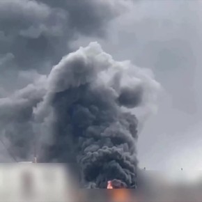 В Запорожье масштабный пожар после прилёта, жителей города призывают закрывать окна