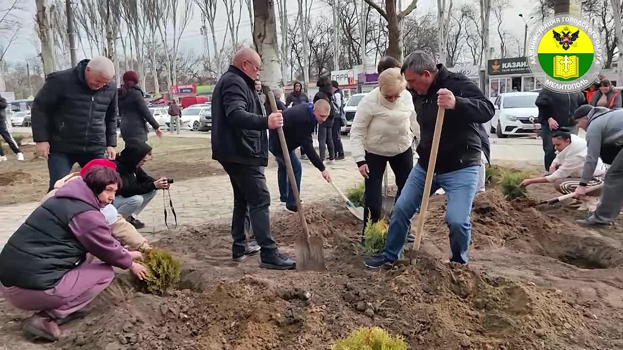 Сергей Золотарёв: Сегодня мы вместе с сотрудниками администрации, депутатами, молодёжными организациями и неравнодушными жителями провели традиционную акцию по высадке деревьев