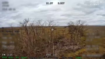 Архивные кадры уничтожения очередной группы живой силы противника, отправленной в один конец своим командованием