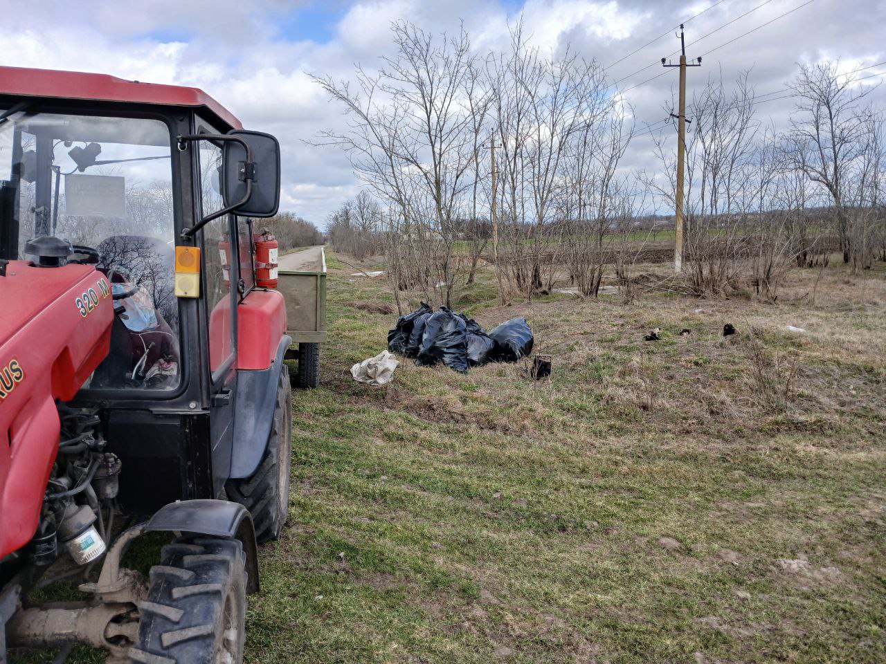 Сотрудники МБУ «Жилсервис» продолжают работы по наведению порядка на территории Зареченского территориального отдела Сотрудники МБУ «Жилсервис» продолжают работы по наведению порядка на территории Зареченского территориального отдела
