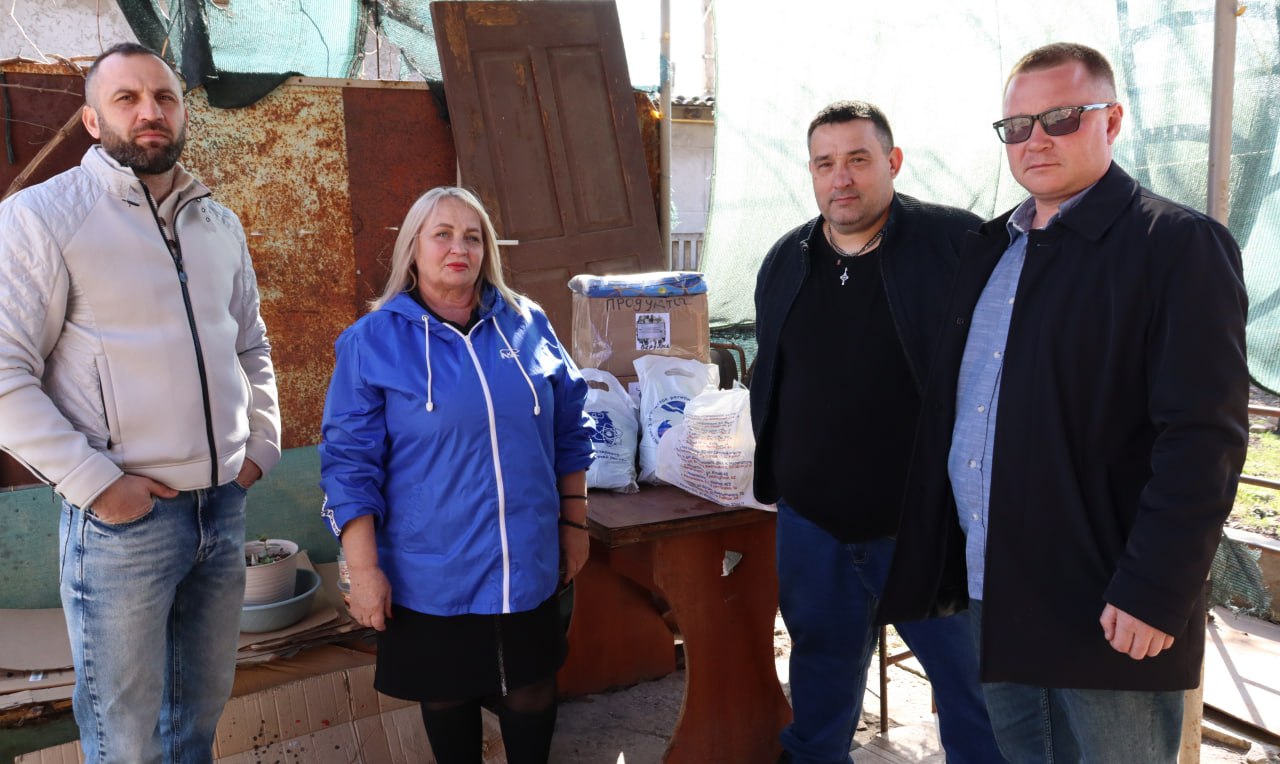 Помощь беженцам от активистов "Единой России"