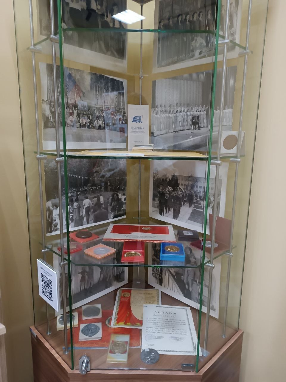 В Приморском краеведческом музее открылась выставка "Творцы хорошего настроения", посвященная Дню работников культуры В Приморском краеведческом музее открылась выставка "Творцы хорошего настроения", посвященная Дню работников культуры