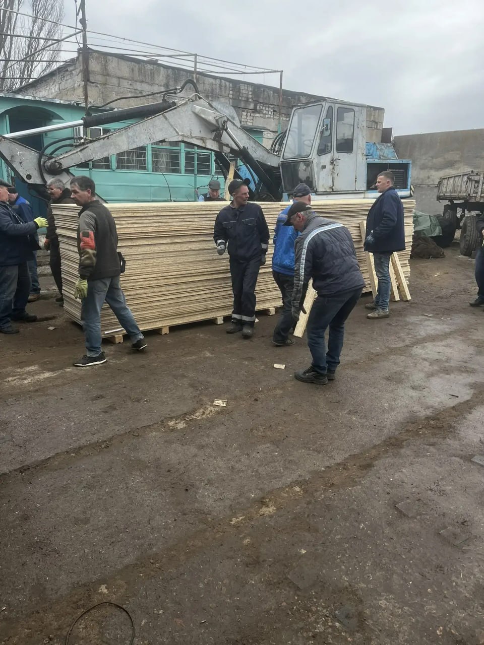 В Васильевку доставили очередную партию стройматериалов из Карелии